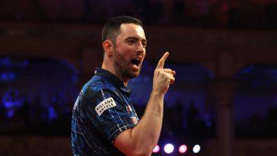 Luke Humphries begins World Grand Prix title defence by beating Stephen Bunting