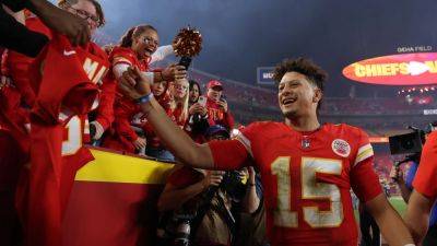 Kansas City Chiefs battle past New Orleans Saints to maintain perfect start