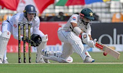 England strike twice as Pakistan reach 397-6 at lunch in first Test