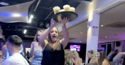 Woman carries wobbly tray of pints during Bongo's Bingo – and it doesn't end well