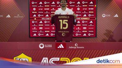 Tak Kunjung Debut di Roma, Hummels Pamer Jalan-jalan dan Jajanan