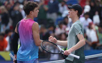 Carlos Alcaraz - Alexander Zverev - Novak Djokovic - Jannik Sinner Avoids Shanghai Deja Vu With Assured Ben Shelton Win - sports.ndtv.com - Italy - Usa - China