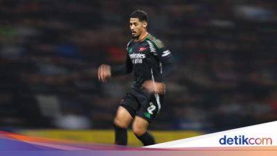 Van Dijk Akui Tak Sehabat Saliba