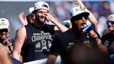 Emotional Clayton Kershaw savors long-awaited Dodgers parade - ESPN