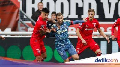Bertrand Traore - Ajax Amsterdam - Mees Hilgers - Comeback dari Cedera, Hilgers Starter Bawa Twente Tahan Ajax - sport.detik.com - Indonesia - Jordan