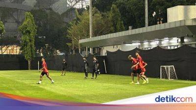 Hujan-hujanan, Timnas Jepang Jalani Latihan Jelang Lawan Indonesia