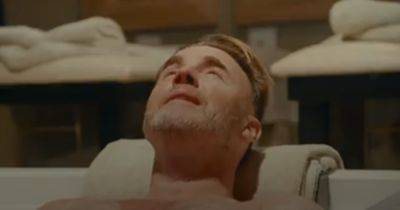 Gary Barlow fans gush as Take That star unexpectedly strips off minutes into brand new show