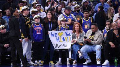 Klay Thompson receives emotional reception in return to Chase Center - ESPN