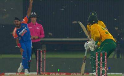 Abhishek Sharma - Bizarre:Flying Ants 'Attack' Stops India vs South Africa T20I In Centurion. Internet Can't Keep Calm - Watch - sports.ndtv.com - South Africa - India - county Park