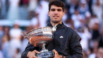 Alcaraz beats Rublev to open ATP Finals account