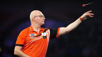 Mickey Mansell marches into last eight at Grand Slam of Darts