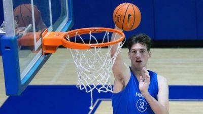 World's tallest teen, Gators' 7-foot-9 Olivier Rioux, to redshirt - ESPN - espn.com - county Todd