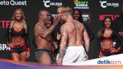 Jake Paul - Mike Tyson - Foto: Mike Tyson Tampar Jake Paul - sport.detik.com