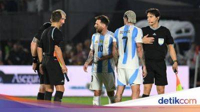 Lionel Messi - Messi Kesal Sampai Tunjuk-tunjuk Wasit! - sport.detik.com - Argentina - county Ada - Paraguay