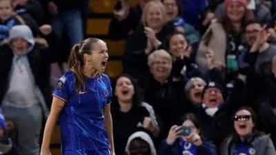 Chelsea go top of WSL with 2-0 win over Man City
