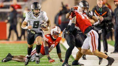 No. 1 Oregon Ducks rally for road win over Wisconsin Badgers - ESPN