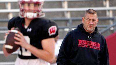 Wisconsin fires offensive coordinator Phil Longo after 2 years - ESPN
