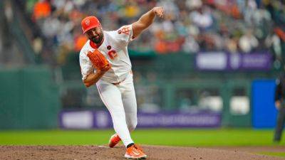 Sources -- LHP Robbie Ray sticking with Giants on existing deal - ESPN