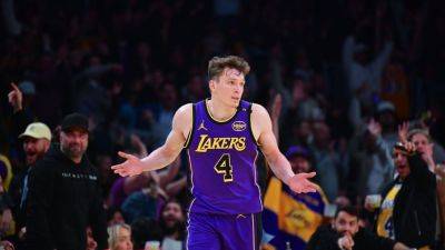 Lakers' Dalton Knecht scores 37, ties rookie record with 9 3s - ESPN