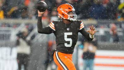 Browns QB Jameis Winston goes airborne for 2-yard TD - ESPN