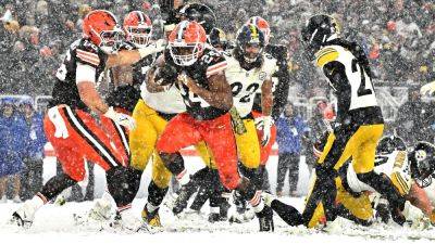 Nick Chubb's two rushing touchdowns seal Browns win over Steelers