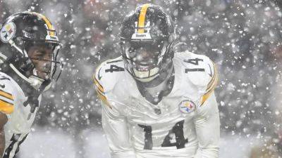 Russell Wilson - Nick Cammett - George Pickens - Steelers' George Pickens gets into it with Browns player on final play of blizzard game, held back by security - foxnews.com - county Brown - county Cleveland