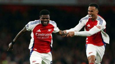 Arsenal return to form with win over Forest, Chelsea win at Leicester
