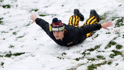 James Madison - Appalachian State fans pelt James Madison players with snowballs before game - foxnews.com - state Arizona - Jordan - state North Carolina - county Winston - Madison - Salem - county Boone - state Appalachian