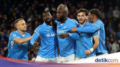 Romelu Lukaku - Claudio Ranieri - Giovanni Di-Lorenzo - Alex Meret - Lorenzo Pellegrini - As Roma - Diego Armando Maradona - Matteo Politano - Napoli Vs Roma: Lukaku Menangkan Partenopei - sport.detik.com