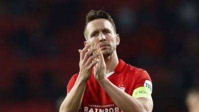 PSV strikers De Jong and Lang doubts for Shakhtar Champions League game