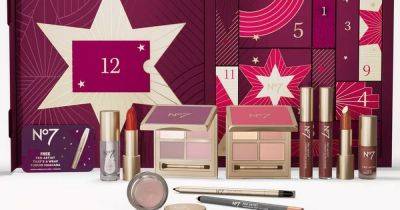Boots No7 luxury £149 makeup gift set reduced to just £38 online