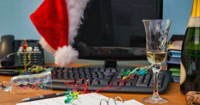 Office Christmas decorations slammed as people say it's 'most depressing thing they've seen' - manchestereveningnews.co.uk