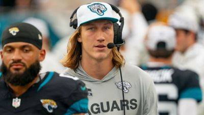 Jaguars QB Trevor Lawrence eyes return, won't rule out surgery - ESPN