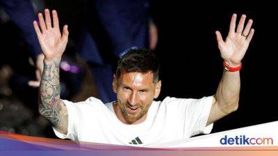 Lionel Messi - Joan Laporta - Pesan Menyentuh Messi buat Ultah ke-125 Tahun Barcelona - sport.detik.com