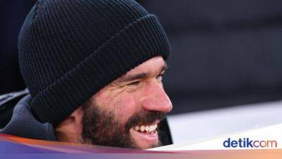 Alisson: Habiskan Kontrak di Liverpool Dulu, Baru Mudik ke Brasil