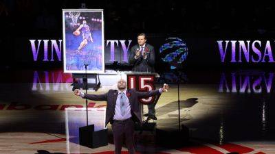 Vince Carter - Masai Ujiri - Williams - Raptors retire Vince Carter's No. 15 on emotional night - ESPN - espn.com - New York