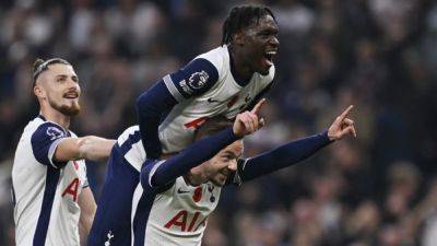 Solanke double as Spurs roar back to crush Villa