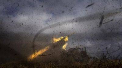 Ukraine under pressure as Russia makes advances on frontline