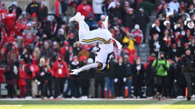 Michigan's 'nutcracker' jab leads Week 14 of college football trolls - ESPN