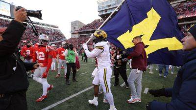 Police probing use of pepper spray in Ohio State-Michigan melee - ESPN