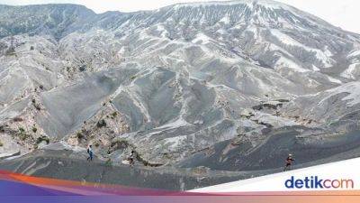 Ratusan Peserta Ikut Lomba Lari 170 Km Jelajahi Kawasan Bromo - sport.detik.com