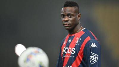 Mario Balotelli returns to Serie A, booked within first 5 minutes - ESPN