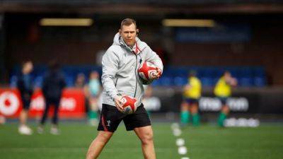 Wales women's coach Cunningham steps down after player contracts furore