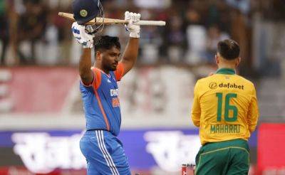 Ravi Shastri - Yuvraj Singh - Sanju Samson - Sanju Samson Breaks Internet With Durban Ton. Ravi Shastri, Yuvraj Singh Share Unmissable Posts - sports.ndtv.com - France - South Africa - India - Bangladesh