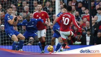 Marcus Rashford - Bruno Fernandes - Joshua Zirkzee - Jesper Lindstrom - Liga Inggris - MU Memimpin 2-0 atas Everton di Paruh Babak - sport.detik.com - Jordan