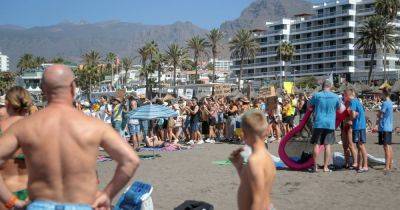 Tenerife's sweltering heat leaves people 'roasting' as UK issues alert to holidaymakers