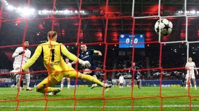 Barkley's late goal lifts Villa to 3-2 win over Leipzig in Champions league