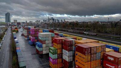 Olaf Scholz - Donald Trump - Germany's Bundesbank warns of economic stagnation as trade war looms - euronews.com - Russia - Ukraine - Germany - Usa - Eu - China