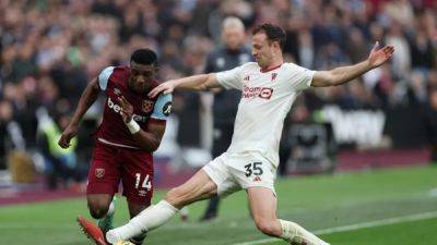 Man United almost at full strength for derby