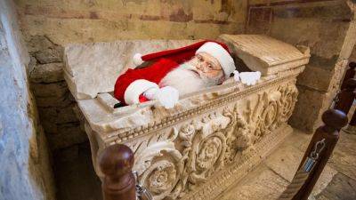 A Christmas miracle? Archaeologists uncover tomb of 'Santa Claus' inspiration Saint Nicholas - euronews.com - Turkey - Greece - county Long